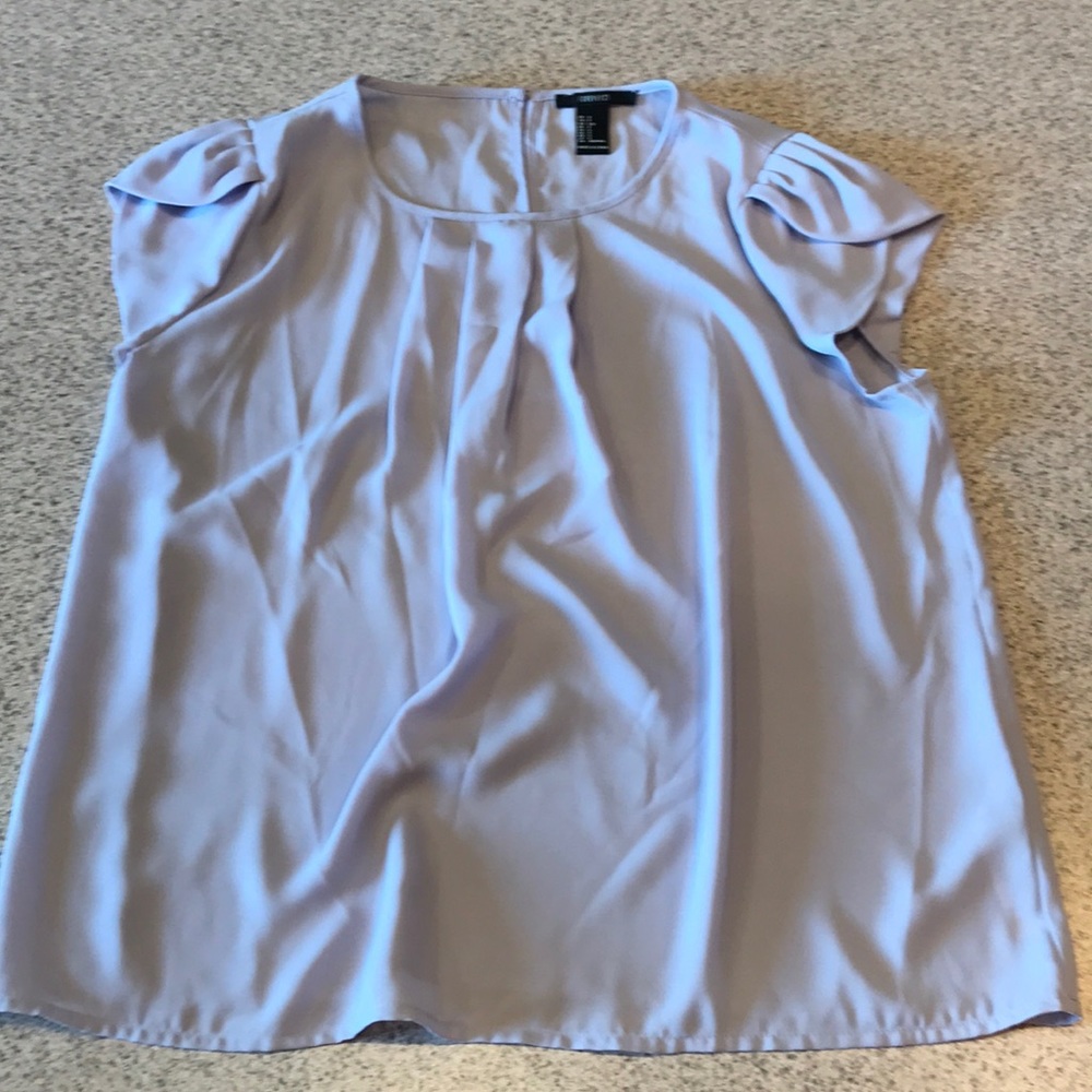 EUC- Forever 21 Lilac colored cap sleeved blouse